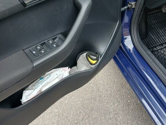 Синій Шкода Фабія, об'ємом двигуна 1 л та пробігом 137 тис. км за 7000 $, фото 12 на Automoto.ua