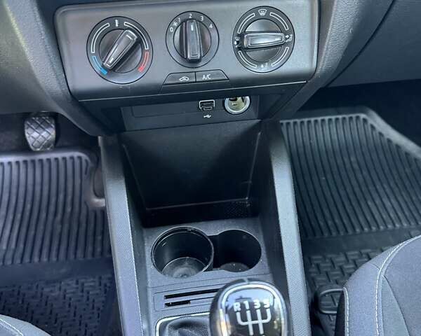 Синий Шкода Фабия, объемом двигателя 1 л и пробегом 69 тыс. км за 9200 $, фото 11 на Automoto.ua