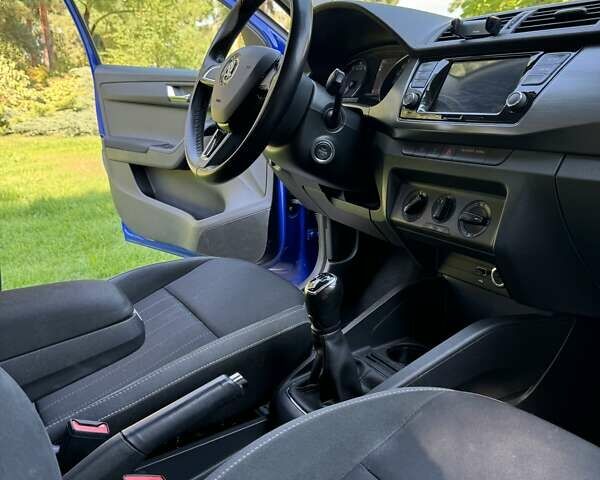 Синий Шкода Фабия, объемом двигателя 1 л и пробегом 69 тыс. км за 9200 $, фото 5 на Automoto.ua