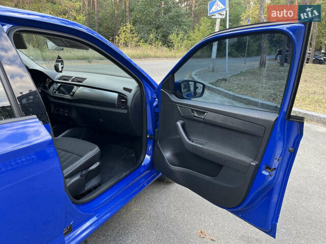 Синій Шкода Фабія, об'ємом двигуна 1 л та пробігом 111 тис. км за 9700 $, фото 4 на Automoto.ua
