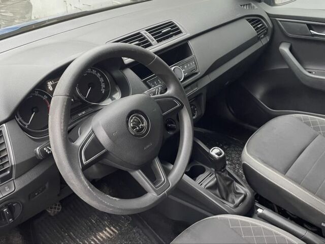 Синій Шкода Фабія, об'ємом двигуна 1 л та пробігом 320 тис. км за 7500 $, фото 6 на Automoto.ua