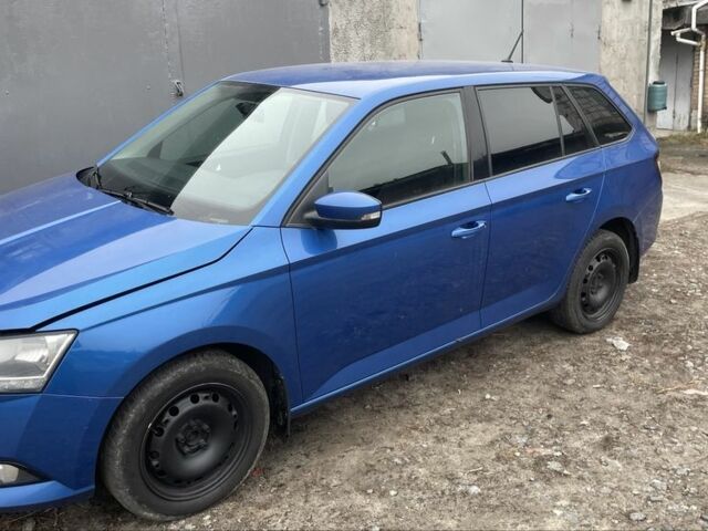 Синій Шкода Фабія, об'ємом двигуна 1 л та пробігом 320 тис. км за 7500 $, фото 5 на Automoto.ua