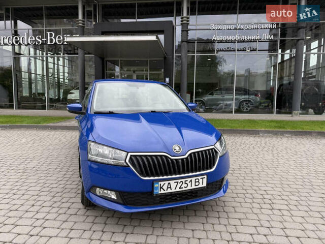 Синий Шкода Фабия, объемом двигателя 1 л и пробегом 117 тыс. км за 9999 $, фото 1 на Automoto.ua