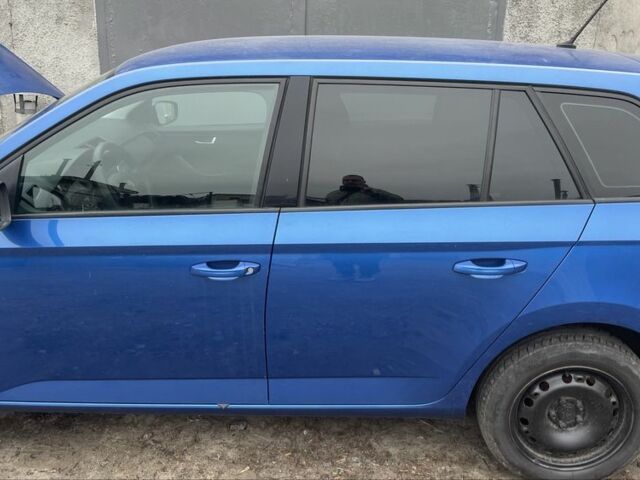 Синій Шкода Фабія, об'ємом двигуна 1 л та пробігом 320 тис. км за 7500 $, фото 4 на Automoto.ua