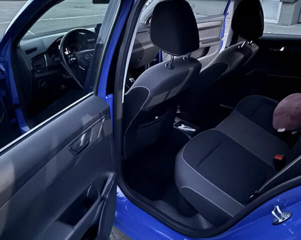 Синий Шкода Фабия, объемом двигателя 1 л и пробегом 82 тыс. км за 11900 $, фото 5 на Automoto.ua