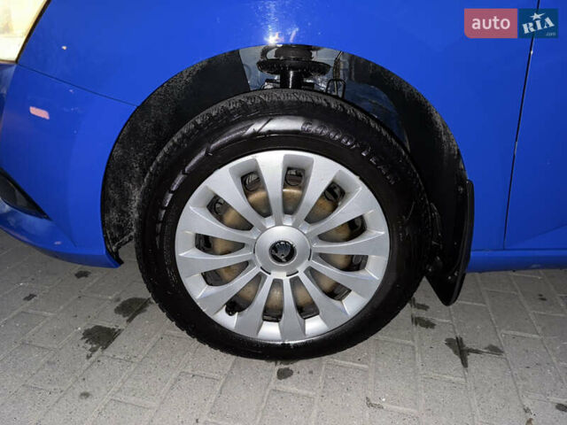 Синий Шкода Фабия, объемом двигателя 1 л и пробегом 82 тыс. км за 11900 $, фото 8 на Automoto.ua