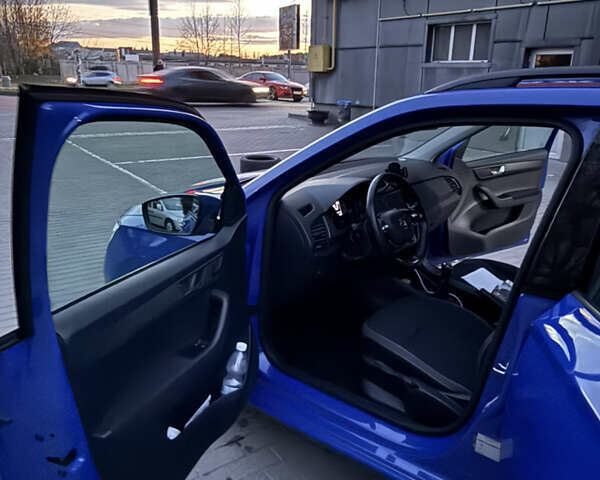 Синий Шкода Фабия, объемом двигателя 1 л и пробегом 82 тыс. км за 11900 $, фото 4 на Automoto.ua