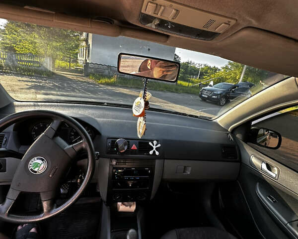 Зеленый Шкода Фабия, объемом двигателя 1.4 л и пробегом 262 тыс. км за 2350 $, фото 10 на Automoto.ua