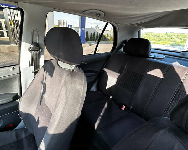 Зеленый Шкода Фабия, объемом двигателя 1.4 л и пробегом 262 тыс. км за 2350 $, фото 12 на Automoto.ua