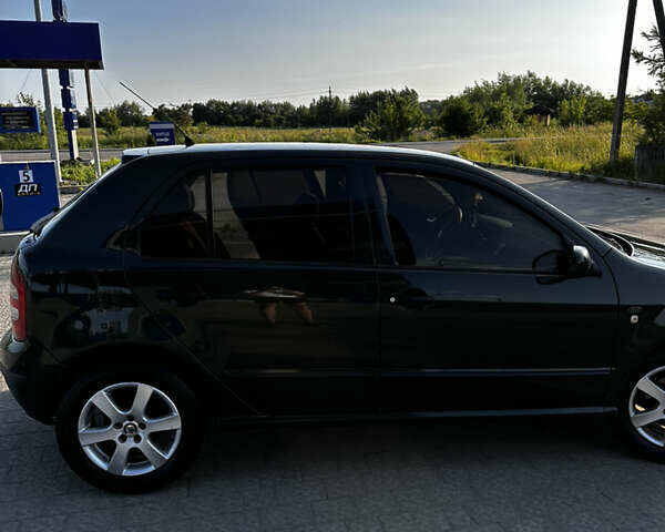 Зеленый Шкода Фабия, объемом двигателя 1.4 л и пробегом 262 тыс. км за 2350 $, фото 4 на Automoto.ua