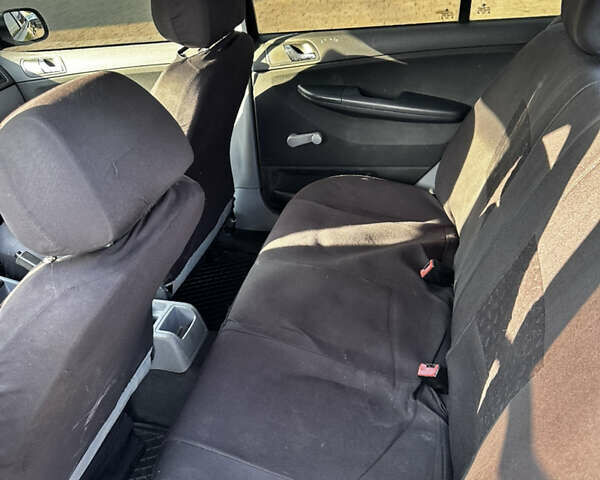 Зеленый Шкода Фабия, объемом двигателя 1.4 л и пробегом 262 тыс. км за 2350 $, фото 8 на Automoto.ua