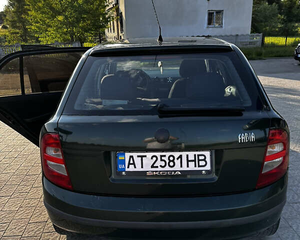 Зеленый Шкода Фабия, объемом двигателя 1.4 л и пробегом 262 тыс. км за 2350 $, фото 6 на Automoto.ua