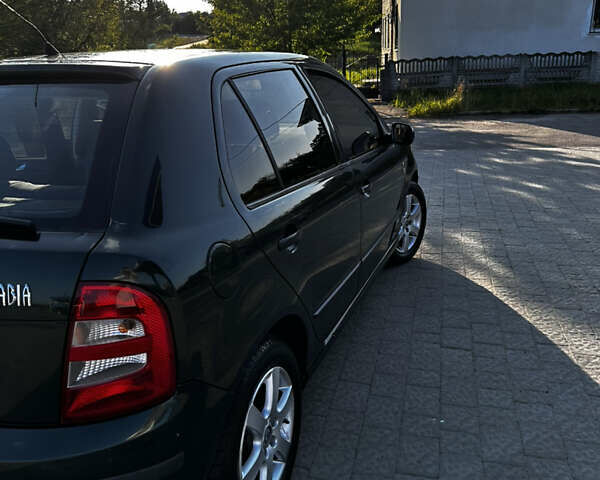 Зеленый Шкода Фабия, объемом двигателя 1.4 л и пробегом 262 тыс. км за 2350 $, фото 5 на Automoto.ua