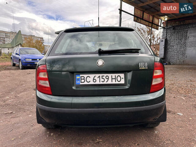 Зеленый Шкода Фабия, объемом двигателя 1.4 л и пробегом 297 тыс. км за 2650 $, фото 4 на Automoto.ua