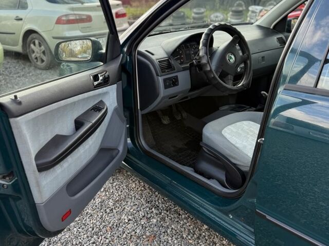 Зеленый Шкода Фабия, объемом двигателя 1.4 л и пробегом 300 тыс. км за 3000 $, фото 17 на Automoto.ua