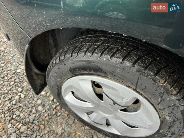 Зеленый Шкода Фабия, объемом двигателя 1.4 л и пробегом 298 тыс. км за 2950 $, фото 24 на Automoto.ua