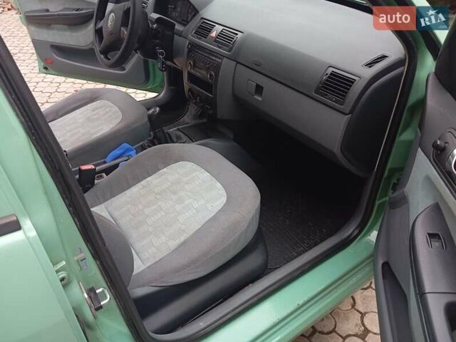 Зеленый Шкода Фабия, объемом двигателя 1.4 л и пробегом 284 тыс. км за 3150 $, фото 18 на Automoto.ua