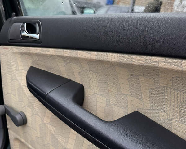 Зеленый Шкода Фабия, объемом двигателя 1.39 л и пробегом 297 тыс. км за 2450 $, фото 7 на Automoto.ua