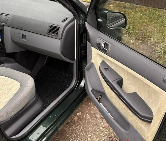 Зеленый Шкода Фабия, объемом двигателя 1.9 л и пробегом 287 тыс. км за 2000 $, фото 8 на Automoto.ua