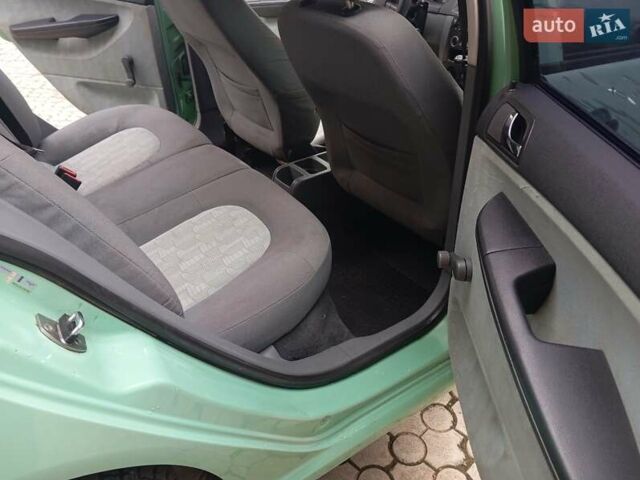 Зеленый Шкода Фабия, объемом двигателя 1.4 л и пробегом 284 тыс. км за 3150 $, фото 17 на Automoto.ua