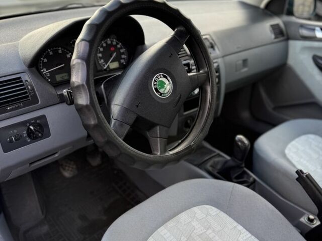 Зеленый Шкода Фабия, объемом двигателя 1.4 л и пробегом 300 тыс. км за 3000 $, фото 16 на Automoto.ua