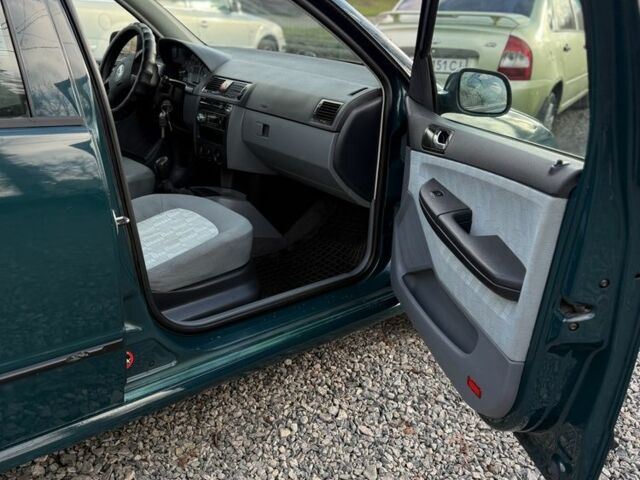 Зеленый Шкода Фабия, объемом двигателя 1.4 л и пробегом 300 тыс. км за 3000 $, фото 19 на Automoto.ua