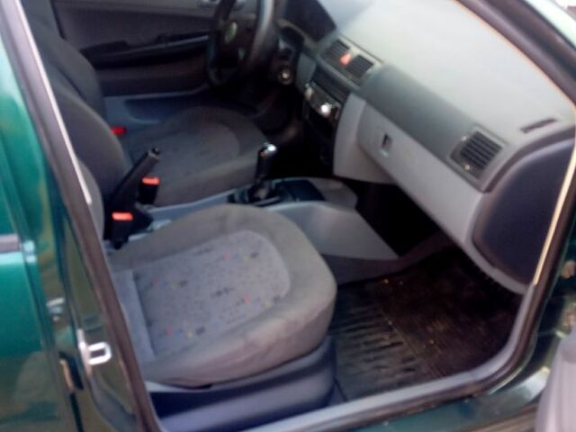 Зеленый Шкода Фабия, объемом двигателя 1.4 л и пробегом 191 тыс. км за 3500 $, фото 3 на Automoto.ua