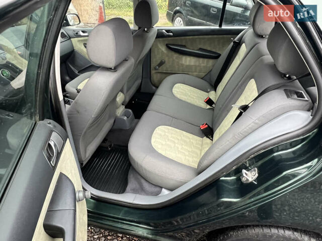 Зеленый Шкода Фабия, объемом двигателя 1.4 л и пробегом 298 тыс. км за 2950 $, фото 17 на Automoto.ua