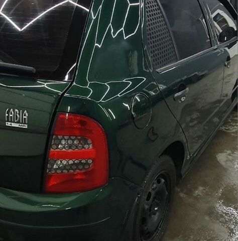 Зелений Шкода Фабія, об'ємом двигуна 1.4 л та пробігом 190 тис. км за 2150 $, фото 5 на Automoto.ua