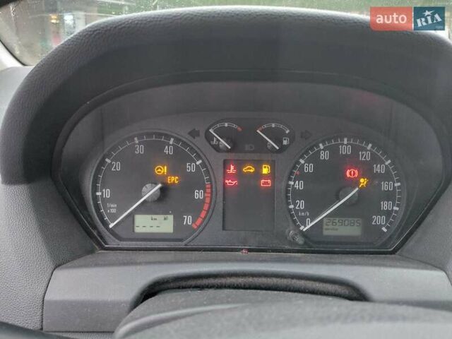 Зеленый Шкода Фабия, объемом двигателя 1.4 л и пробегом 250 тыс. км за 2450 $, фото 13 на Automoto.ua