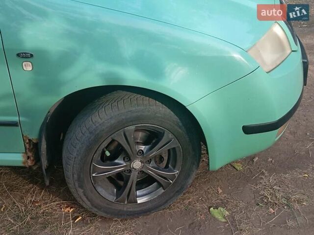 Зеленый Шкода Фабия, объемом двигателя 1.4 л и пробегом 293 тыс. км за 2400 $, фото 5 на Automoto.ua