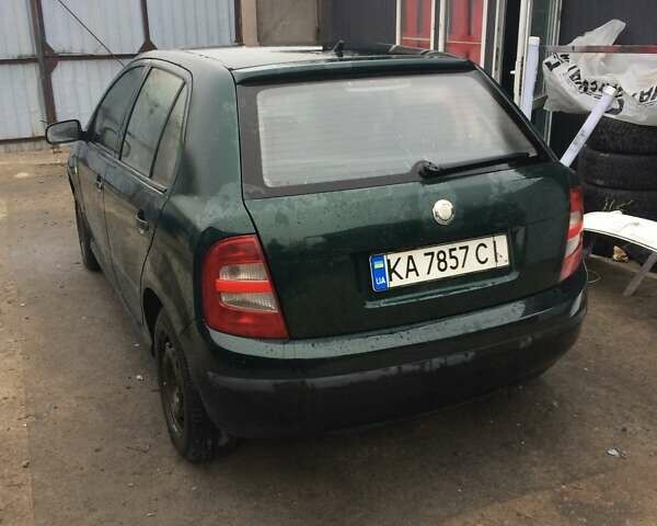Зелений Шкода Фабія, об'ємом двигуна 1.39 л та пробігом 250 тис. км за 2200 $, фото 2 на Automoto.ua