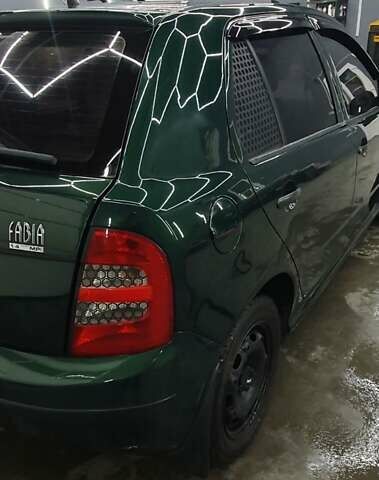 Зелений Шкода Фабія, об'ємом двигуна 1.4 л та пробігом 196 тис. км за 2800 $, фото 3 на Automoto.ua