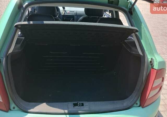 Зеленый Шкода Фабия, объемом двигателя 1.4 л и пробегом 220 тыс. км за 4200 $, фото 9 на Automoto.ua