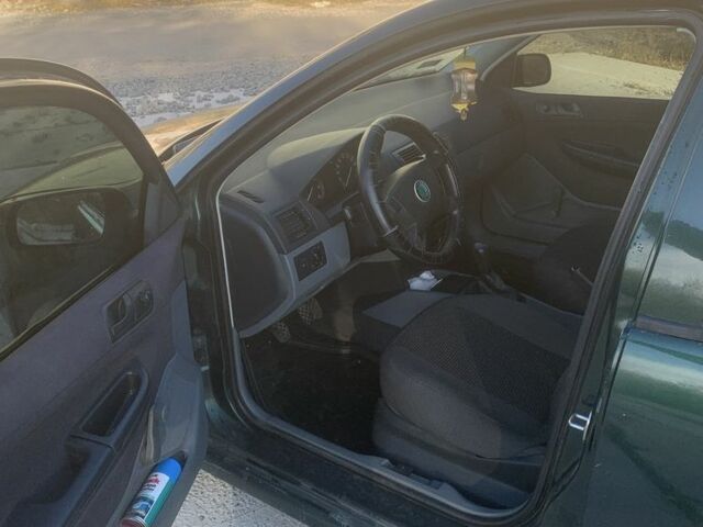 Зеленый Шкода Фабия, объемом двигателя 1.4 л и пробегом 469 тыс. км за 3550 $, фото 4 на Automoto.ua