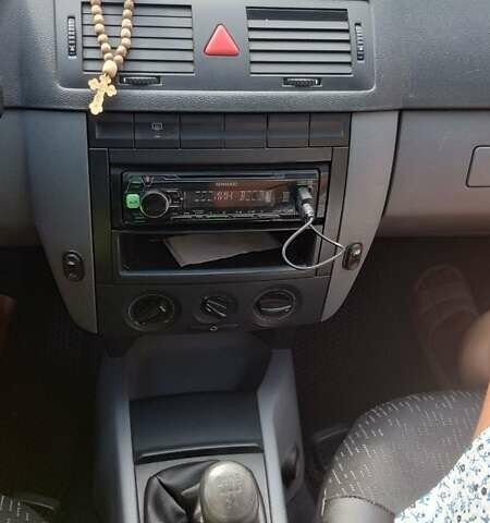 Зеленый Шкода Фабия, объемом двигателя 1.4 л и пробегом 220 тыс. км за 4200 $, фото 21 на Automoto.ua