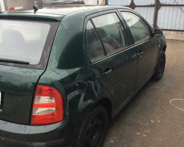 Зелений Шкода Фабія, об'ємом двигуна 1.39 л та пробігом 250 тис. км за 2200 $, фото 3 на Automoto.ua