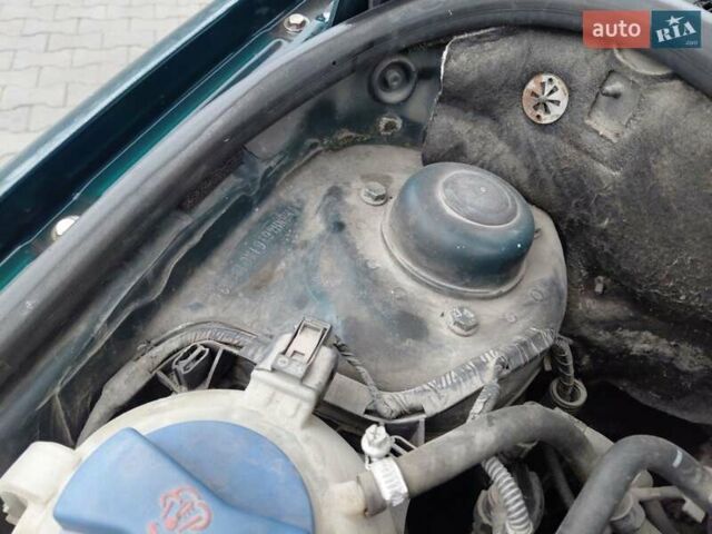 Зеленый Шкода Фабия, объемом двигателя 1.4 л и пробегом 250 тыс. км за 2450 $, фото 18 на Automoto.ua