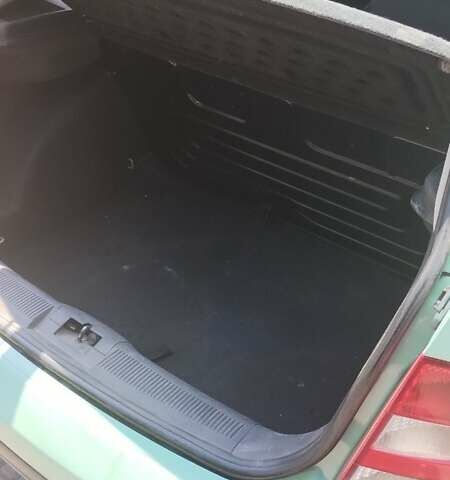 Зеленый Шкода Фабия, объемом двигателя 1.4 л и пробегом 220 тыс. км за 4200 $, фото 10 на Automoto.ua