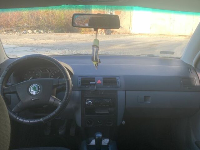 Зеленый Шкода Фабия, объемом двигателя 1.4 л и пробегом 469 тыс. км за 3550 $, фото 5 на Automoto.ua