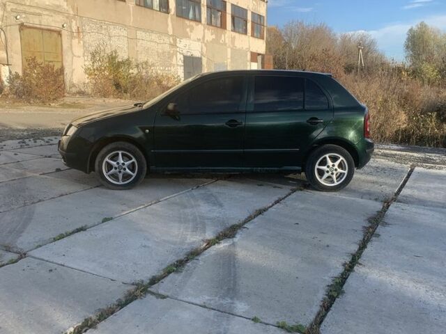 Зеленый Шкода Фабия, объемом двигателя 1.4 л и пробегом 469 тыс. км за 3550 $, фото 2 на Automoto.ua