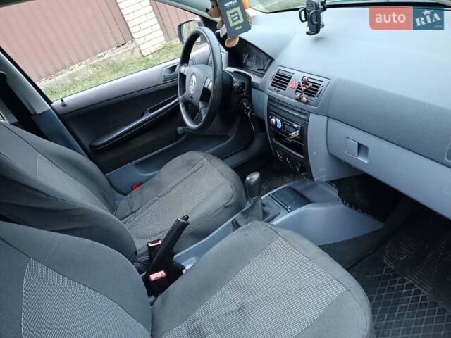 Зелений Шкода Фабія, об'ємом двигуна 1.4 л та пробігом 176 тис. км за 2750 $, фото 7 на Automoto.ua