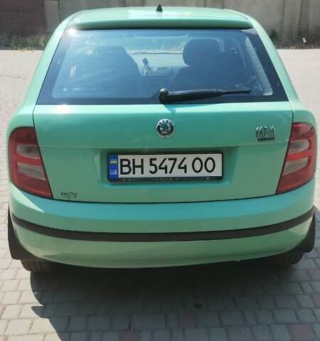 Зеленый Шкода Фабия, объемом двигателя 1.4 л и пробегом 220 тыс. км за 4200 $, фото 2 на Automoto.ua