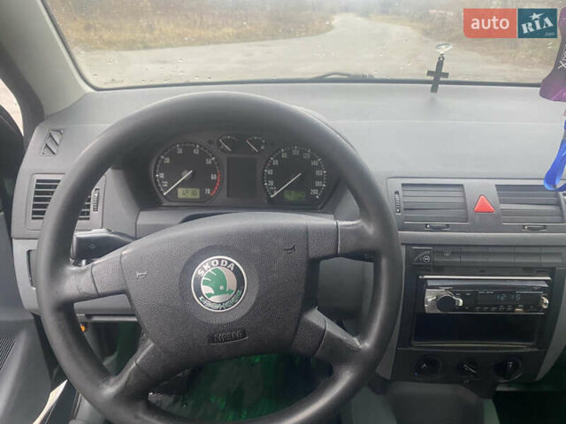 Зеленый Шкода Фабия, объемом двигателя 1.39 л и пробегом 460 тыс. км за 1850 $, фото 10 на Automoto.ua