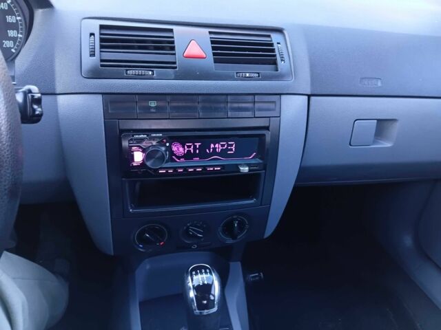 Зелений Шкода Фабія, об'ємом двигуна 1.4 л та пробігом 160 тис. км за 1550 $, фото 9 на Automoto.ua