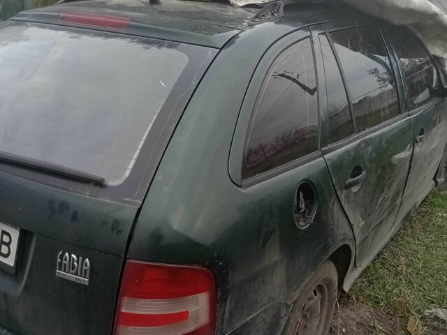 Зеленый Шкода Фабия, объемом двигателя 1.4 л и пробегом 100 тыс. км за 500 $, фото 4 на Automoto.ua