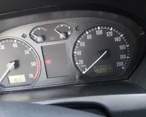 Зеленый Шкода Фабия, объемом двигателя 1.4 л и пробегом 210 тыс. км за 4200 $, фото 12 на Automoto.ua