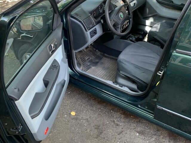 Зеленый Шкода Фабия, объемом двигателя 1.4 л и пробегом 261 тыс. км за 3500 $, фото 1 на Automoto.ua