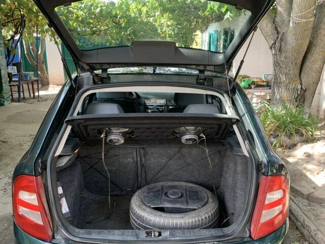 Зеленый Шкода Фабия, объемом двигателя 1.4 л и пробегом 261 тыс. км за 3500 $, фото 3 на Automoto.ua