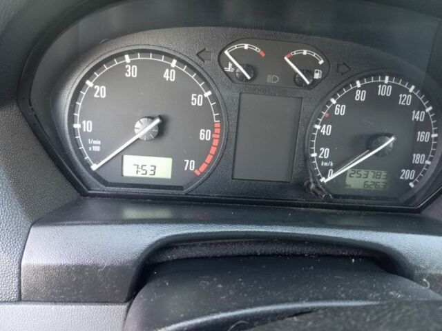 Зеленый Шкода Фабия, объемом двигателя 1.4 л и пробегом 253 тыс. км за 2999 $, фото 6 на Automoto.ua